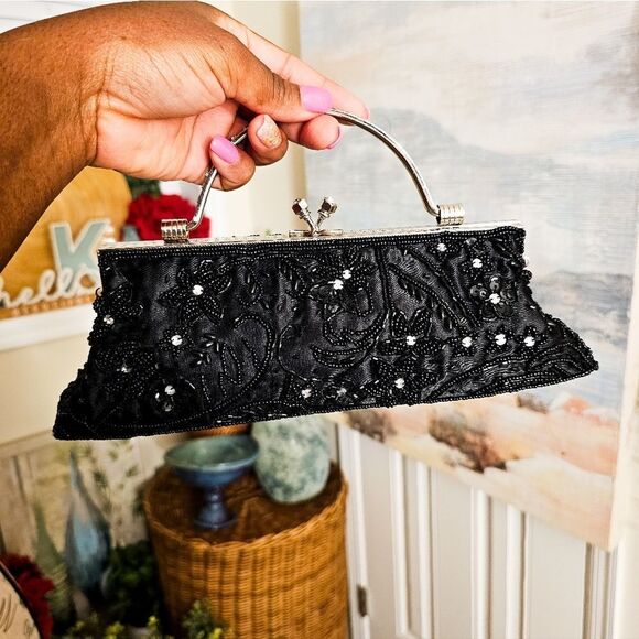 VTG Black Satin Embroidered Sequins Detail Clasp Statement Clutch. - Picture 11 of 15
